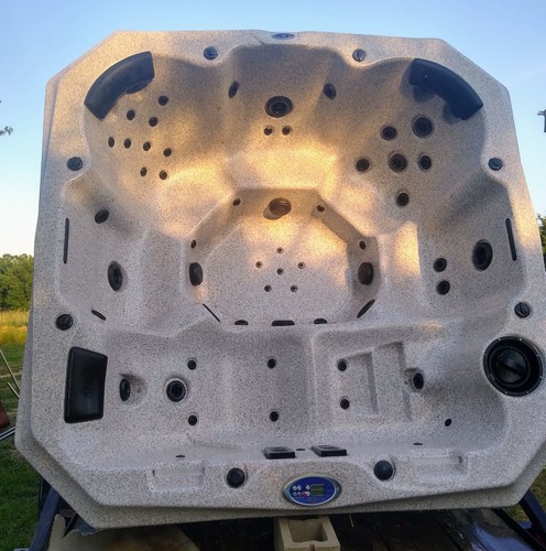 Jacuzzi square hot - jacuzzi,