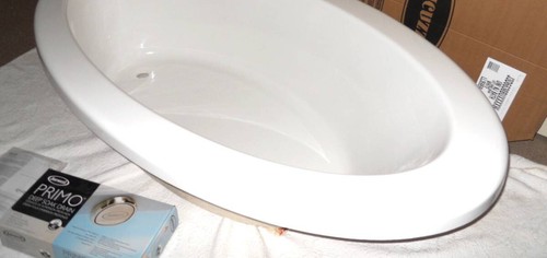 Jacuzzi drop soaking - jacuzzi, tub